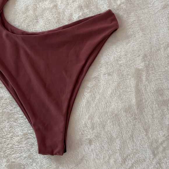 NWOT Superdown One Shoulder Cut Out Bodysuit - Picture 5 of 10